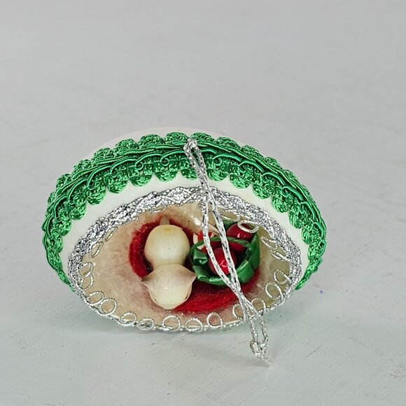 Vintage Handcrafted Eggshell Christmas Diorama Ornament With Kitten Cat & Basket - Picture 7 of 8